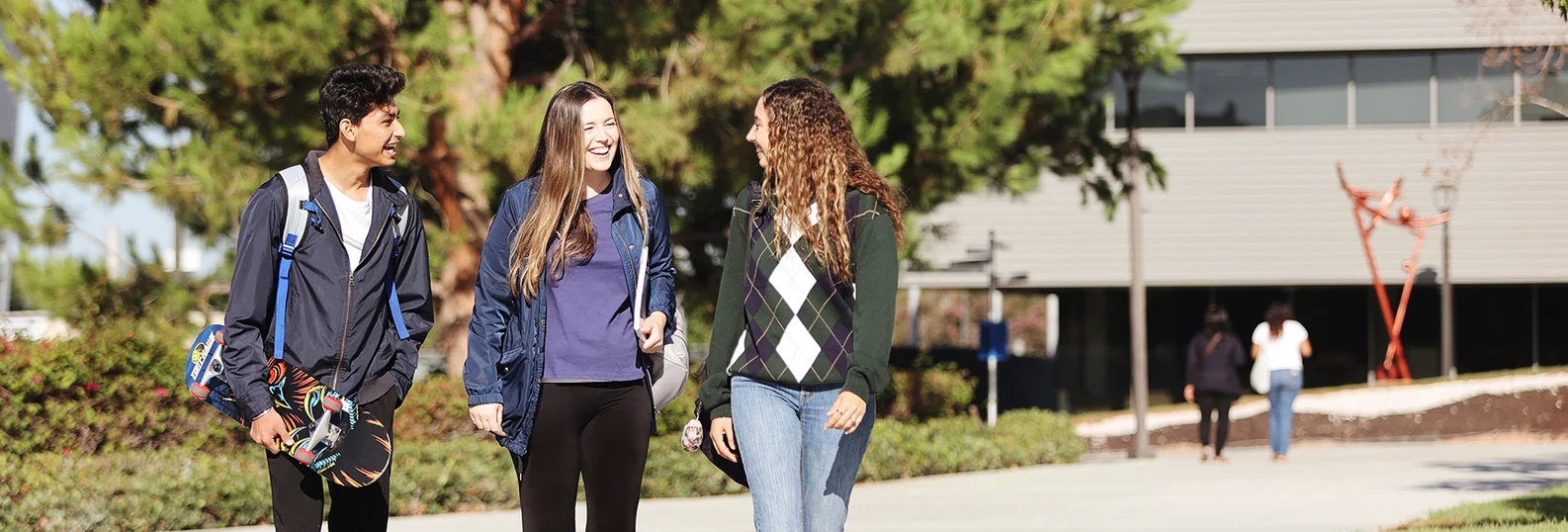 sc students walking on campus