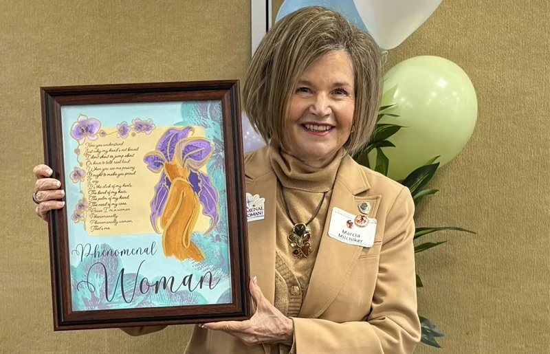 Marcia Milchiker accepting award